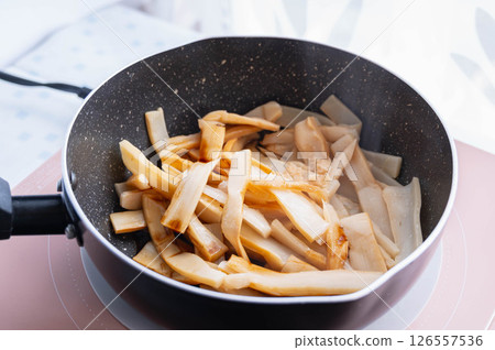 Braised bamboo shoots 126557536