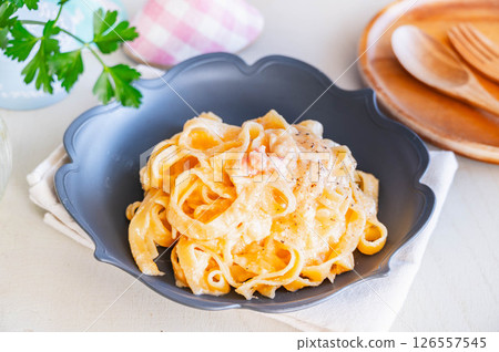 Carbonara noodles with plenty of cod roe and cheese 126557545