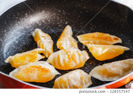 Pan-fried gyoza apple pie 126557547