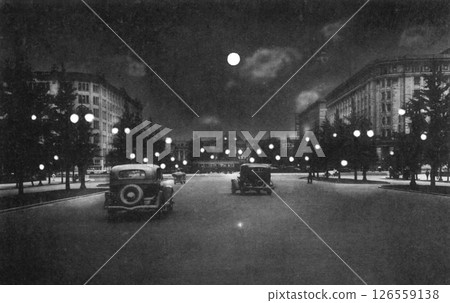 Old photo 1933-1945 Tokyo Station Marunouchi Gyoko-dori street night view Old photo 1933-1945 Tokyo Station Marunouchi Gyoko-dori street night view 126559138