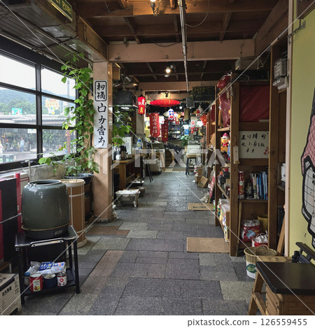 復古的購物區 126559455