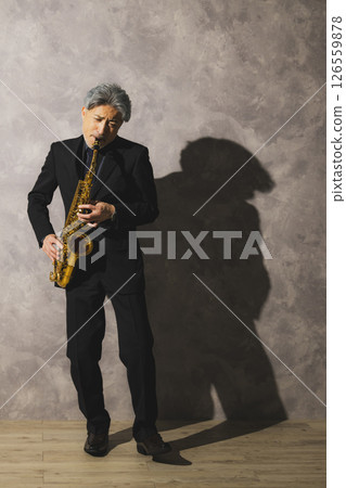 吹薩克斯的男人 126559878