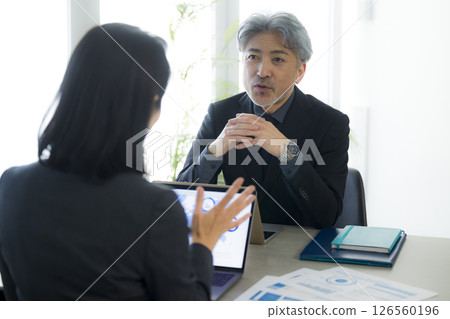 business people meeting 126560196