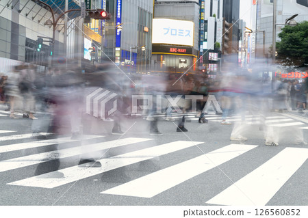 Image of a crowded station in a big city - slow shutter - blur 126560852