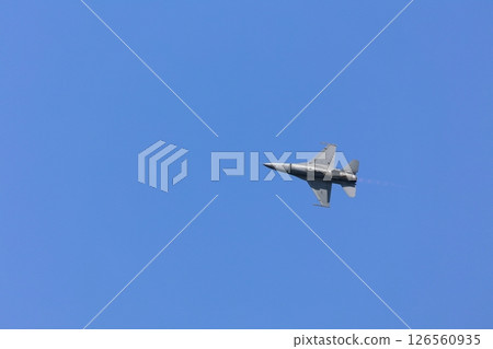 F-16 Fighting Falcon training flight F-16 Fighting Falcon training flight 126560935