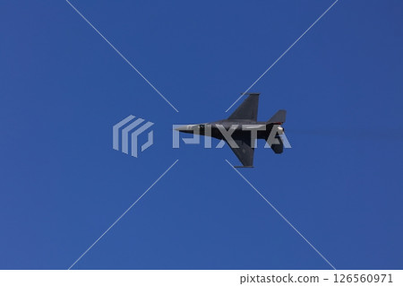F-16 Fighting Falcon training flight F-16 Fighting Falcon training flight 126560971