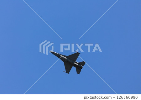 F-16 Fighting Falcon training flight F-16 Fighting Falcon training flight 126560980