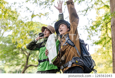 徒步旅行的人 126561043