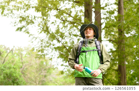 男人徒步旅行 126561055