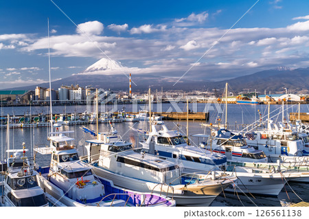 <Shizuoka Prefecture> Tagonoura Fishing Port and Mt. Fuji shrouded in clouds <Shizuoka Prefecture> Tagonoura Fishing Port and Mt. Fuji shrouded in clouds 126561138