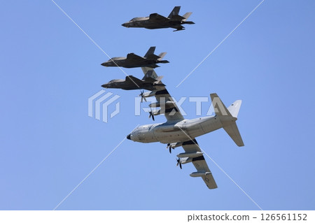 Stealth fighter jets flying in formation: F-35 126561152