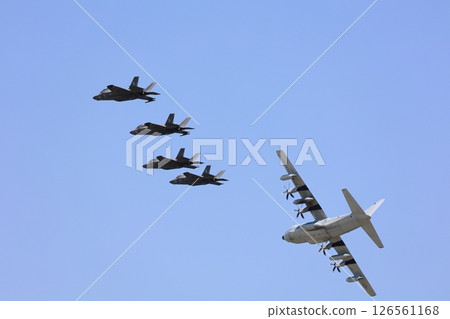 Stealth fighter jets flying in formation: F-35 Stealth fighter jets flying in formation: F-35 126561168