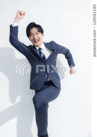 A young businessman smiling looking at the camera 126561189