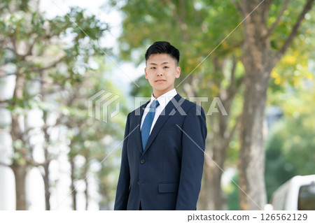 年輕男性商務肖像 126562129