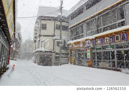 Winter scenery at Hijiori Onsen, Okura Village, Yamagata Prefecture 126562310