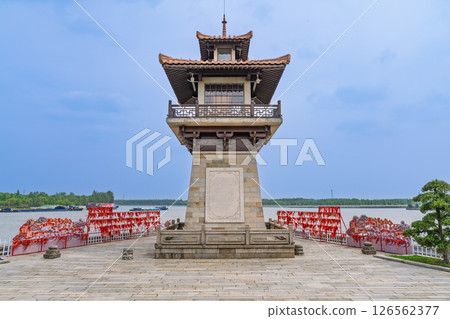 上海松江區浦江之首的江邊古塔 上海松江區浦江之首的江邊古塔 126562377