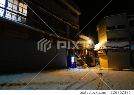 Winter night scenery at Hijiori Onsen, Okura Village, Yamagata Prefecture 126562385
