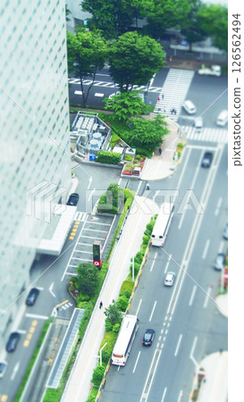 道路上的汽車：傾斜移位 126562494