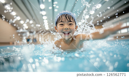 Elementary school students playing with water in the center of the pool 126562771