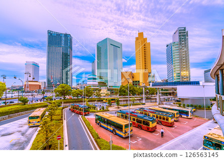 日本東京城市景觀，俯瞰櫻木町車站前的建築和橫濱航空櫻木町站 126563145