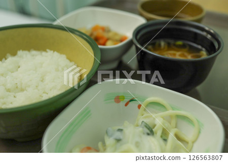 Low-calorie, low-sodium hospital food (rice, boiled beans, miso soup, pasta with dressing) Low-calorie, low-sodium hospital food (rice, boiled beans, miso soup, pasta with dressing) 126563807