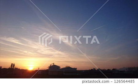 在日落染成的雲彩 在日落染成的雲彩 126564485