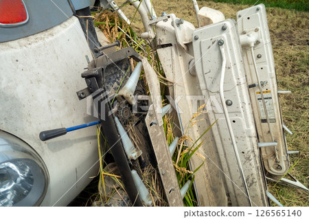 修理聯合收割機 修理聯合收割機 126565140