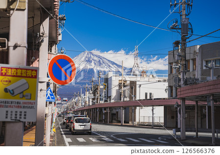 View of the area around Fuji Station in Fuji City and Mount Fuji (Shizuoka Prefecture) 126566376