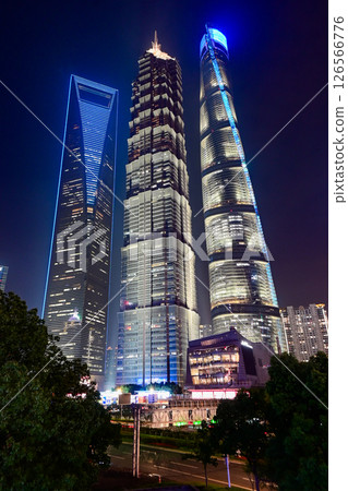 Shanghai night view - Lujiazui skyscrapers Shanghai night view - Lujiazui skyscrapers 126566776