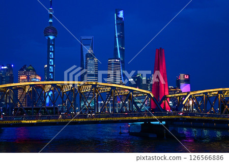 Shanghai night view: Oriental Pearl and Lujiazui skyscrapers seen from the Suzhou River 126566886
