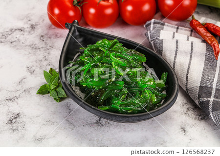 Gourmet chuka salad with sesame 126568237