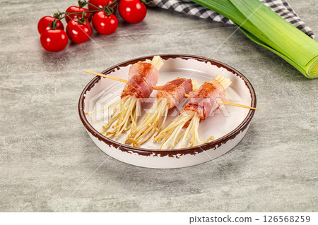 Grilled enoki mushroom with bacon 126568259