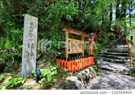 位於京都鴨川源頭貴船川沿岸…貴船神社、中社[京社] 126569404
