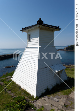 The oldest lighthouse in Japan, Fukuura Lighthouse, is located in Shika Town on the Noto Peninsula. 126571594
