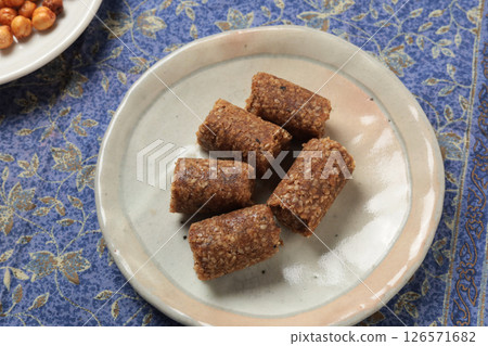 Thala karali, Sri Lankan sesame sweets Thala karali, Sri Lankan sesame sweets 126571682