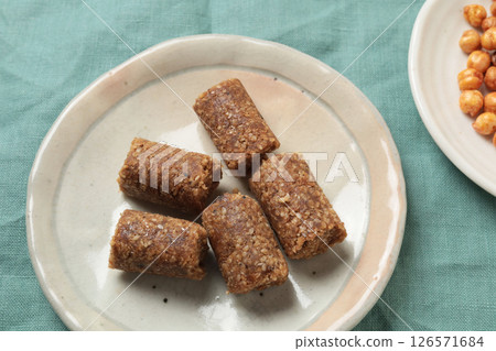 Thala karali, Sri Lankan sesame sweets Thala karali, Sri Lankan sesame sweets 126571684