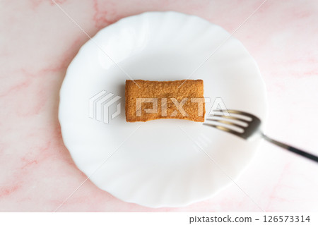 Financier baked confectionery served on a white plate④ 126573314