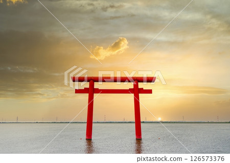 「茨城縣」鹿島神社一之鳥居門、天空構圖、鹿島市 「茨城縣」鹿島神社一之鳥居門、天空構圖、鹿島市 126573376
