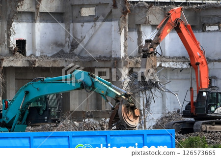 鋼筋混凝土建築拆除現場 126573665