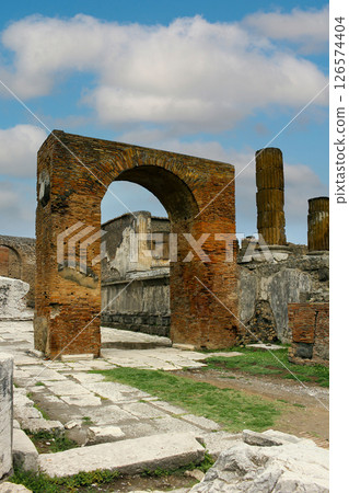 Ancient arch entrance columns in Pompeii Ancient arch entrance columns in Pompeii 126574404