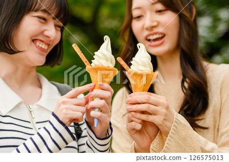 Eat ice cream 126575013