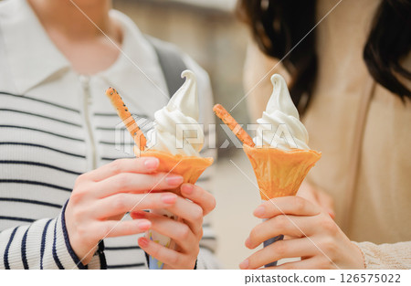 吃冰淇淋 126575022