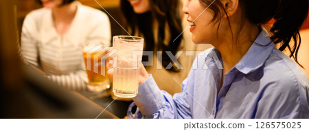 居酒屋裡的一幕 126575025