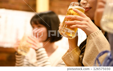 居酒屋裡的一幕 126575030