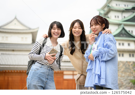 旅行的女人的肖像 126575042