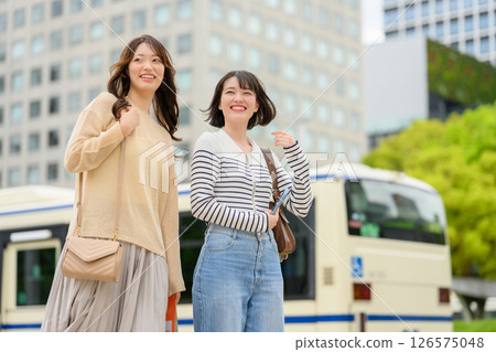 Woman traveling 126575048