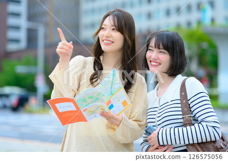 Woman traveling 126575056