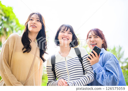 一位女子觀光旅行的場景 126575059