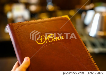 菜單 手 遵守 126575077