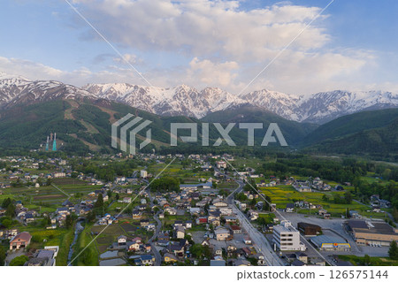 Early morning Hakuba Sanzan and fresh greenery in Hakuba Village, Nagano Prefecture (aerial shot by drone) Early morning Hakuba Sanzan and fresh greenery in Hakuba Village, Nagano Prefecture (aerial shot by drone) 126575144